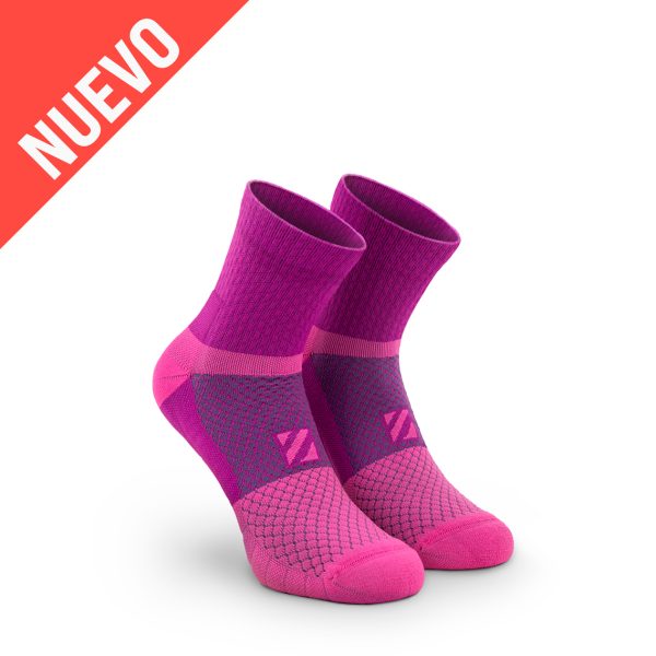 Calcetines antiampollas técnicos para running de color morado y rosa. Ideales para correr largas distancias y maratón.