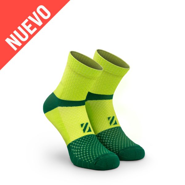 Calcetines antiampollas técnicos para running de color verde pistacho. Ideales para correr largas distancias y maratón.